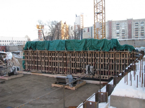 Утепленные пологи 4х5м для бетонных работ ТРК "Семья"