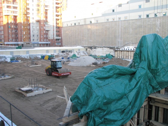 Утепленные пологи для бетонных работ ТРК "Семья"